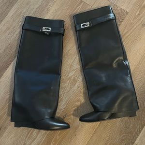 Women’s Givenchy Shark Boots size 38 Great Condition